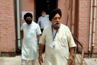 Paramjit Sarna cast vote and appealed to people for voting