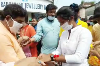 tmc tied rakhi to bjp leaders at jalpaiguri and protested against Partition of Bengal demand