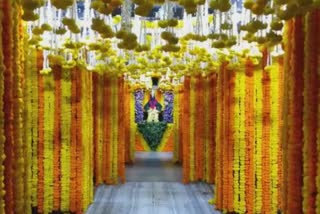 flowers aaras in pandharpur vitthal temple on third shravan monday