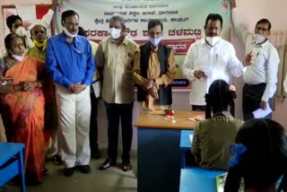 shankar-patil-munenakoppa-visit-challamatti-govt-school