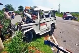 AP: Four constables dead in a road accident in Srikakulam District