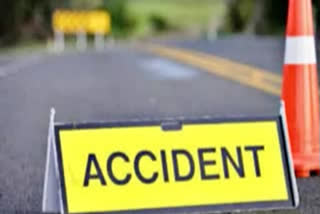 4 policemen killed in road mishap in AP  വാഹനാപകടം  കൊല്ലപ്പെട്ടു  നാല് പൊലീസ് ഉദ്യോഗസ്ഥർ കൊല്ലപ്പെട്ടു  ആന്ധ്രാപ്രദേശ്  road mishap  andhra pradesh  ആംഡ് റിസർവ്  ശ്രീകാകുളം  accident  road accident