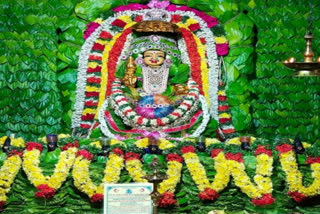 worship of 1 lakh betel leaves to prevent corona third wave  corona third wave  corona  corona affection  karur news  karur latest news  karur worship of 1 lakh betel leaves to prevent corona third wave  கரோனா மூன்றாம் அலை  கரோனா  1 லட்சம் வெற்றிலைகளில் நூதன வழிபாடு  கரோனா மூன்றாம் அலையை தடுக்க 1 லட்சம் வெற்றிலைகளில் நூதன வழிபாடு  கரூர் செய்திகள்  கரூர் கரோனா மூன்றாம் அலையை தடுக்க 1 லட்சம் வெற்றிலைகளில் நூதன வழிபாடு  அம்மன் வழிபாடு