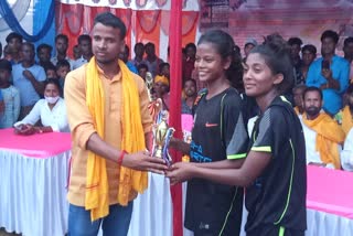 jharkhand-girls-team-won-the-football-tournament-in-giridih