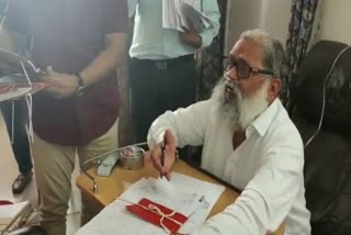 Anil Vij doing work in hospital