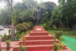 Shaheed Rajguru's statue unveiled at SRCASW