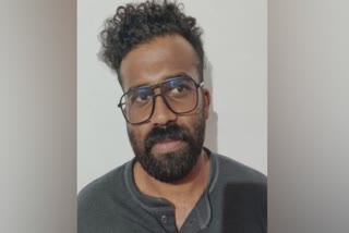 കൊടുവള്ളി ക്വട്ടേഷന്‍ സംഘം അറസ്റ്റ് വാര്‍ത്ത  കരിപ്പൂര്‍ സ്വര്‍ണക്കടത്ത് അറസ്റ്റ് വാര്‍ത്ത  കൊടുവള്ളി സംഘം അറസ്റ്റ് വാര്‍ത്ത  കൊടുവള്ളി ക്വട്ടേഷന്‍ സംഘം വാര്‍ത്ത  കൊടുവള്ളി വാവാട് സ്വദേശി അറസ്റ്റ് വാര്‍ത്ത  കൊടുവള്ളി മുഹമ്മദ് നിസാബ് അറസ്റ്റ് വാര്‍ത്ത  കരിപ്പൂര്‍ സ്വര്‍ണക്കടത്ത് വാര്‍ത്ത  കരിപ്പൂര്‍ സ്വര്‍ണക്കടത്ത് അന്വേഷണം വാര്‍ത്ത  karippur gold smuggling case  karippur gold smuggling case news  police nab koduvalli gang member news  koduvalli gang member arrest latest news  koduvalli quotation gang arrest news  koduvalli based quotation gang arrest news  karippur gold smuggling arrest news