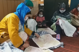 women artisans getting training