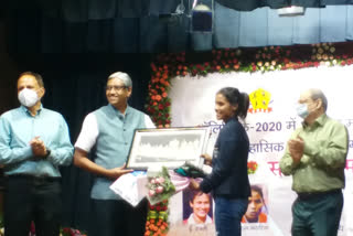 Central Railway Felicitates Olympic Women Hockey Players