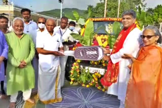 Mahindra company donates a car to Thirumala