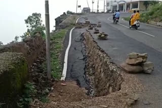 Cracks on the road near Shri Naina Devi Bus Stand