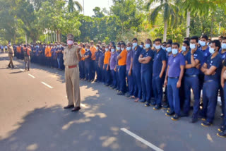 bmw workers strike continue for a second day  bmw  bmw workers  chengalpattu news  chengalpattu latest news  employees protest  employees protest against a pay rise  employees of a luxury car factory near chengalpattu protest against a pay rise  போராட்டம்  இரண்டாவது நாளாக தொடரும் போராட்டம்  BMW நிறுவனத்தில் இரண்டாவது நாளாக தொடரும் போராட்டம்  செங்கல்பட்டு BMW நிறுவனத்தில் இரண்டாவது நாளாக தொடரும் போராட்டம்  தொழிலாளர்கள் போராட்டம்  செங்கல்பட்டு தொழிலாளர்கள் போராட்டம்