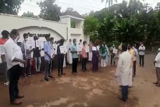 സിറോ മലബാർ സഭ  Priests protest against syro malabar church synod decision to unify mass  ആരാധനാക്രമം ഏകീകരിക്കൽ  പ്രതിഷേധവുമായി വൈദികർ  വൈദികർ  അതിരൂപത  Priests protest  syro malabar church  church synod  unify mass