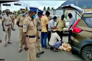 silver seized in Dindigul  silver seized  smuggling  silver smuggling  dindigul news  dindigul latest news  tollgate  வெள்ளி பொருட்கள் கடத்தல்  வெள்ளி பொருட்கள்  திண்டுக்கல்லில் வெள்ளிப் பொருள்கள் கடத்தல்  வெள்ளி கொலுசு  வெள்ளி குத்து விளக்கு