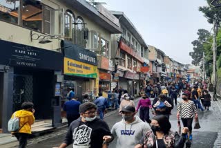 Huge crowd of tourists in Shimla despite restrictions