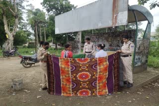 woman delivery at bus stand