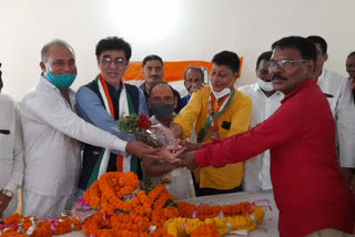 Northeast state Congress incharge Dr. Ajay Kumar welcomed by party workers in Seraikela