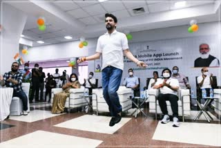 Sports Minister Anurag Thakur jumping with rope during launch FIT INDIA mobile application in Delhi