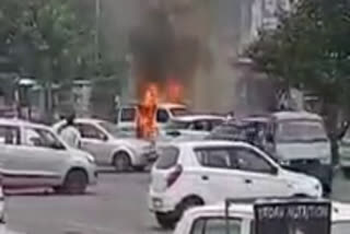 fire-in-cng-car-in-gurugram