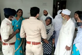 Ruckus in Doranda police station of Ranchi demanding arrest of murderer