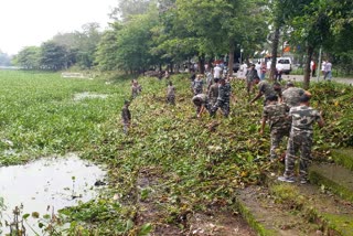 CRPF jawans engaged in cleaning Hazaribagh lake