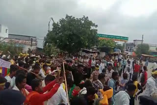 Tribal society jammed NH 53 in support of 13 point demands in Rajnandgaon