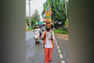 ഏകാംഗ ശോഭായാത്ര നടത്തി മനോഹരൻ  ഏകാംഗ ശോഭായാത്ര നടത്തി മനോഹരൻ  ശ്രീകൃഷ്‌ണ ജയന്തി വാർത്ത  ശ്രീകൃഷ്‌ണജയന്തി ദിനം  ശ്രീകൃഷ്‌ണ ജയന്തി ദിന വാർത്ത  solo shobayathara kozhikode  solo shobayathara kozhikode news  solo shobayathara  krishna jayanthi