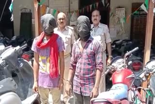 पटना पुलिस ने स्कूटी के साथ दो चोर को किया गिरफ्तार