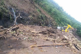 etv bharat correspondent taken review after landslide in kannad chalisgaon highway