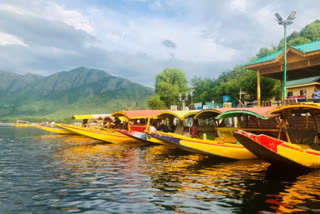 houseboats in Kashmir