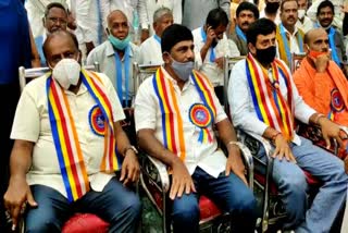 hdk dk suresh and cp yogeshwar  in same stage at ramnagar