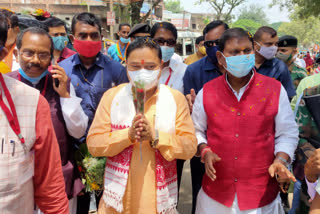 Dilip Saikia and Union Minister Arjun Munda in Simdega