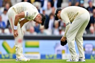 James Anderson  जेम्स एंडरसन के घुटने से निकला खून  जेम्स एंडरसन को लगी चोट  गेंदबाज जेम्स एंडरसन  blood from james anderson knee  James Anderson injured  bowler james anderson  Sports News in Hindi  खेल समाचार