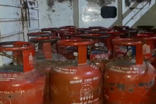 daund police arrested five people over gas cylinder blackmarketing