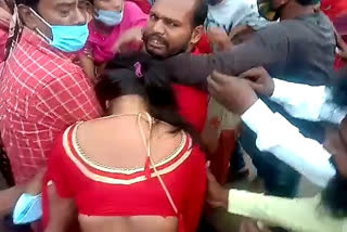 two woman started fighting during a rally of aitc at kulti