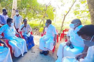 വി എം സുധീരൻ  FISHING BOAT CAPSIZE IN AZHIKKAL VM SUDHEERAN  VM SUDHEERAN  FISHING BOAT CAPSIZE IN AZHIKKAL  അഴീക്കൽ പൊഴി  മത്സ്യത്തൊഴിലാളികൾ  ആറാട്ടുപുഴയിൽ വള്ളം മറിഞ്ഞു  കെ.പി.സി.സി