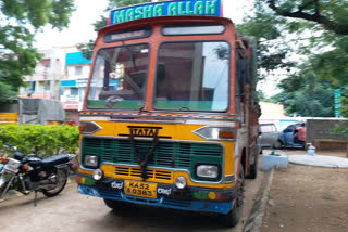 truck driver  chili powder  Sprinkle chili powder in the eye of truck driver  hijack the truck  hijack  Try to hijack the truck by Sprinkle chili powder in the eye of truck driver  erode news  erode latest news  a man Sprinkle chili powder in the eye of truck driver and try to hijack the truck  truck hijack  கண்ணில் மிளகாய் பொடி தூவி லாரியை கடத்த முயற்சி  ஈரோட்டில் கண்ணில் மிளகாய் பொடி தூவி லாரியை கடத்த முயற்சி  மிளகாய் பொடி தூவி திருட்டு  மிளகாய் பொடி  ஈரோடு செய்திகள்