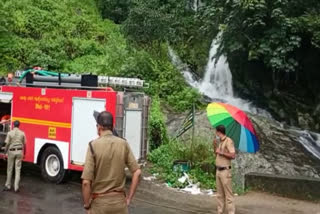 നെല്ലിയാമ്പതി വെള്ളച്ചാട്ടം കാണാതായി വാര്‍ത്ത  നെല്ലിയാമ്പതി വെള്ളച്ചാട്ടം അപകടം വാര്‍ത്ത  യുവാവ് കാണാതായി നെല്ലിയാമ്പതി വെള്ളച്ചാട്ടം വാര്‍ത്ത  നെല്ലിയാമ്പതി വെള്ളച്ചാട്ടം വാര്‍ത്ത  man missing nelliyampathy waterfalls news  nelliyampathy waterfalls latest news  nelliyampathy waterfalls man missing news