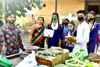 teacher teaching children