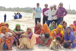 दाह संस्कार में गए तीन युवक डूबे