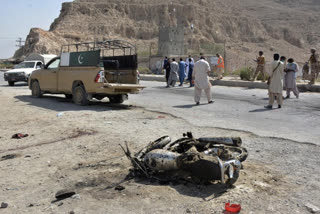 Suicide bombing at southwest Pakistan checkpoint kills 3