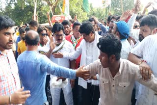 congress-workers-clashed-during-ramnagar-parivartan-yatra