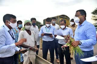 central team visits flood hit areas in dharwad