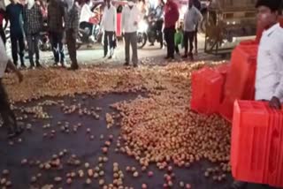 tomato thrown on road yeola