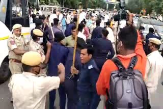 lathi charge on congress workers