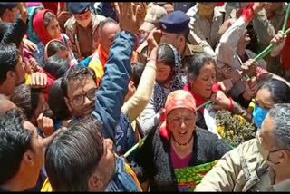 clashes-between-villagers-and-police-in-badrinath-dham