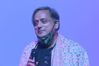 Shashi Tharoor Sang Ek Ajnabee Haseena Se On Stage, Video gets viral