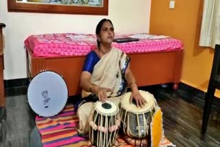 teacher-kamala-narasari-who-famous-for-tabla-in-hubballi