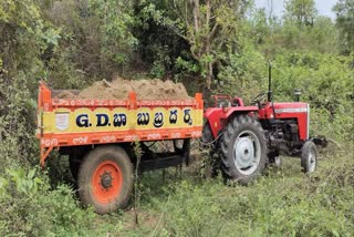 అక్రమంగా ఇసుక తరలింపు.. ట్రాక్టర్ సీజ్