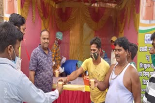 Sattu and Sharbat stall opened for migrant workers in Hazaribag